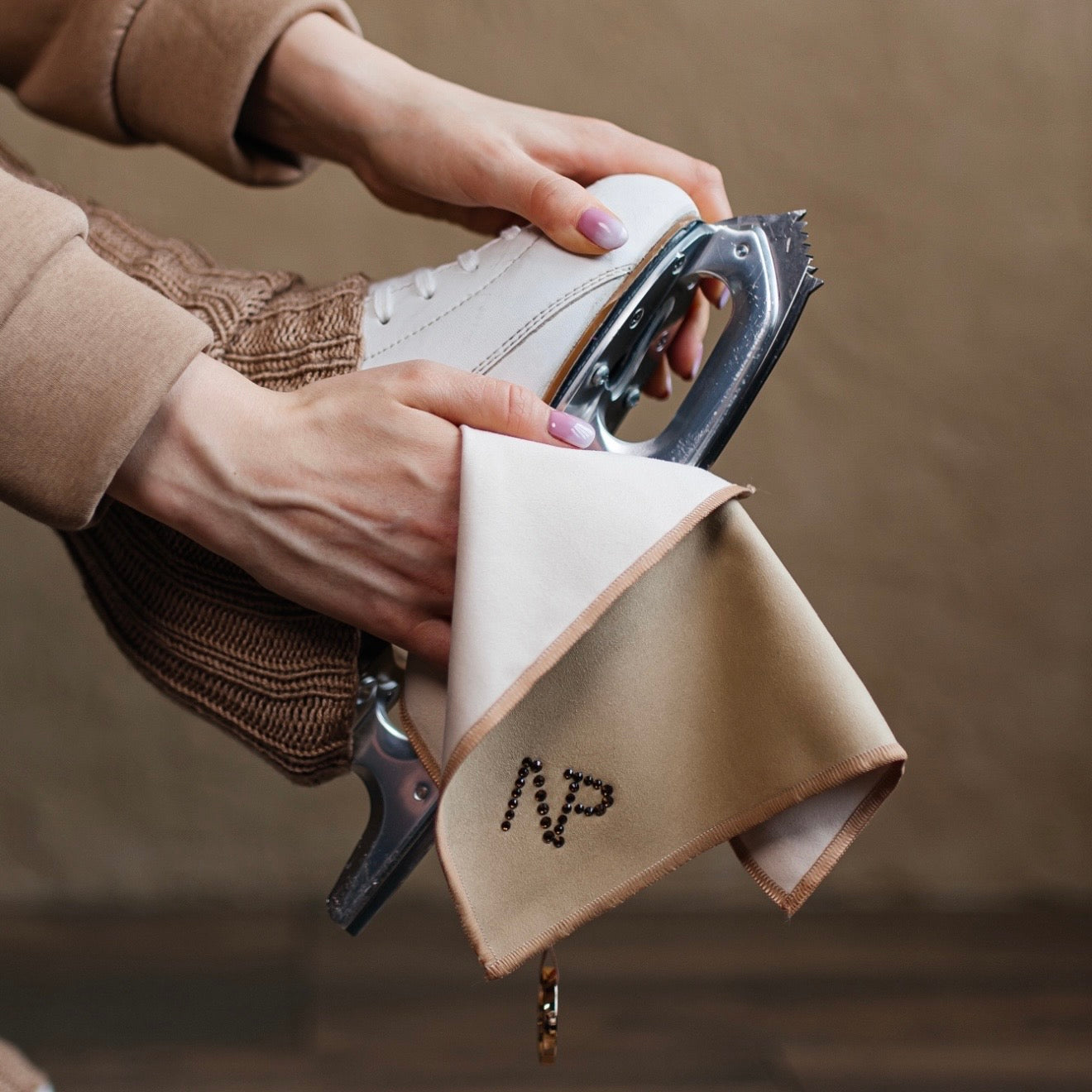 PRE-ORDER ame x NP double-sided blade wiper with ring in gold