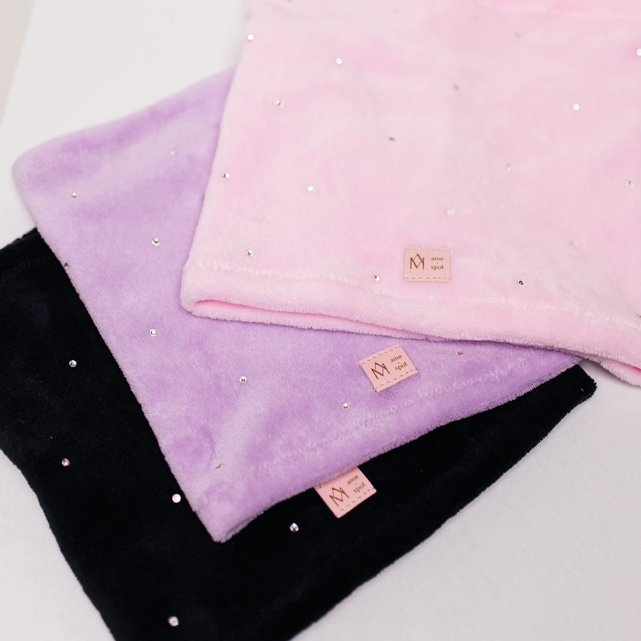 I 💗 skating neck warmer with crystals