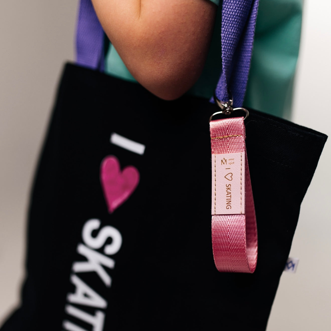 I 💗 skating tote bag